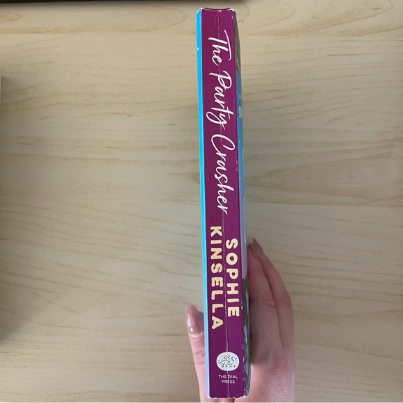 📚 4/25$ 📚  The party crasher by sophie kinsella - Picture 3 of 3